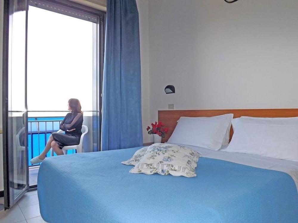 Hotel Paloma Beach Front Chiringuitos Time Rimini Exterior photo